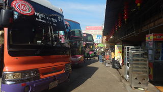セントラルマーケット近くのバスターミナル