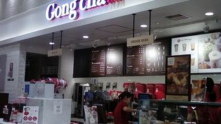 エッグタルトあり、お茶あり。