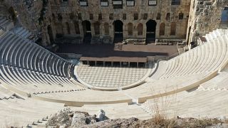 客席の一番上から見渡す感じ