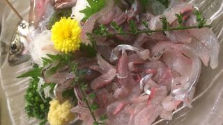 深夜までやっている飲食店、トンカツメインかと思いきや意外と海鮮も豊富。