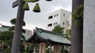 新しい神社のようです。