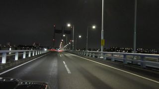 近年建て替えられて車線も拡幅、周辺道路事情の変化で利用価値も急上昇中