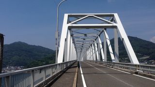 とびしま海道の高い橋で展望がいい