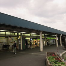 駅前は商業施設はあまりなし