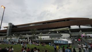 スタンドの位置がやや低く、グランドレベルに近い目線で観戦出来ました