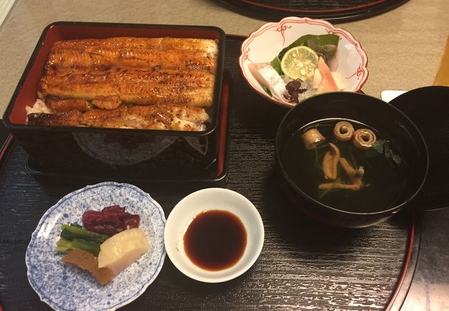 事前に説明無かったのにサービス料が課されました