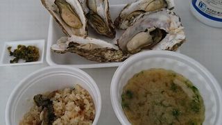 さかな市場内に