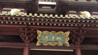 お祈りしている人がたくさん