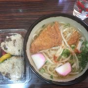 フェリーターミナル内にうどん屋