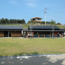 飲食店にはお土産品を置いています