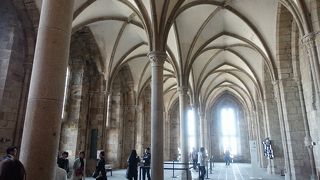 優美なデザインの天井