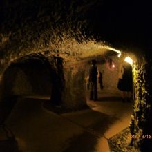 洞窟は思ったよりかなり広い。何があるでしょうか？