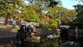 屋外にも作品がある