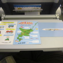 絵葉書を頼むと、シールみたいなのも持ってきて下さいました