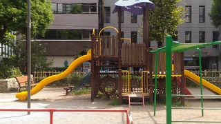 水遊びもできる都会の公園