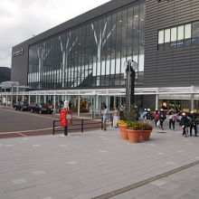 北海道新幹線の終点駅ビル、少々寂しい感じがします。