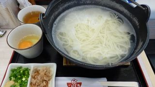 空港で食べる五島うどん