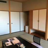 広い部屋。６人まで宿泊できます。バスル－ム、トイレはきれい。