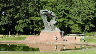 思っていたより巨大な像でした