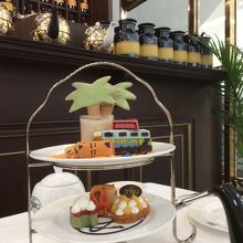 アフタヌーンティーのケーキがかわいい