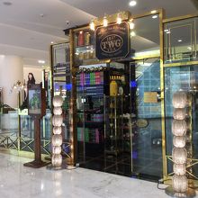 入り口からドキドキ期待させるディスプレイ