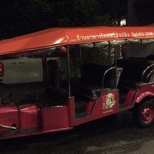送迎サービスのピンクtuktuk.