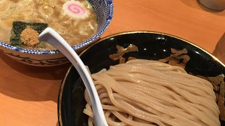人気店。味は濃いです。