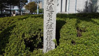 隣に特別なポストがあります