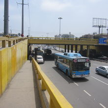 パンアメリカン道路からPuente Benavidesを望む