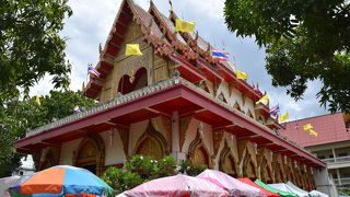寺院内に飲食店に雑貨屋さんがある