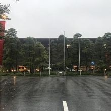 落ち着いた外観。