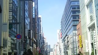 観光客で賑わうメインストリート