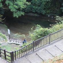 徒歩5分ほどで洞窟入り口に着きます