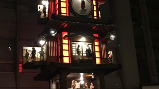 定時に人が集まる