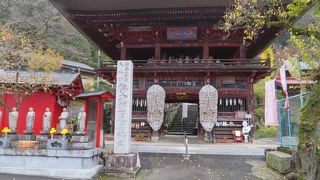 大わらじと石仏