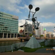 現代アートのモニュメント。