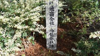 中央公会堂の前に