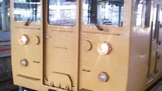 岩国～下関間では２両編成の１１５系が使用される列車もあります