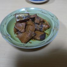 突出しの鰹の角煮