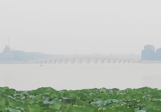 「美しい石橋」のはずなのですが、曇り空のため霞んでいます。