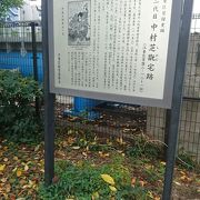 高橋の北詰の公園にあります