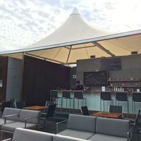 プール脇のバー