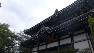 人の少ない境内