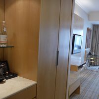 入り口から部屋の奥を眺めたところ