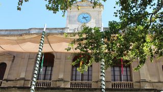 ヌエバ広場の一角にあります