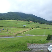 ２階からジャージー牧場を見下ろす