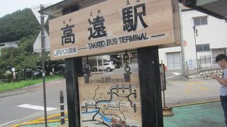 併設の観光案内所は日曜休みでした