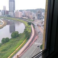 部屋からは川が望めて解放感があります