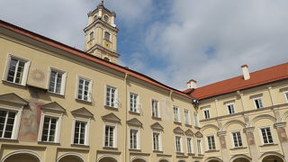 構内に聖ヨハネ教会があります