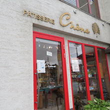 ゆりの木通り沿いに入口があります